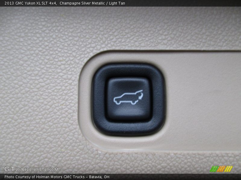 Champagne Silver Metallic / Light Tan 2013 GMC Yukon XL SLT 4x4