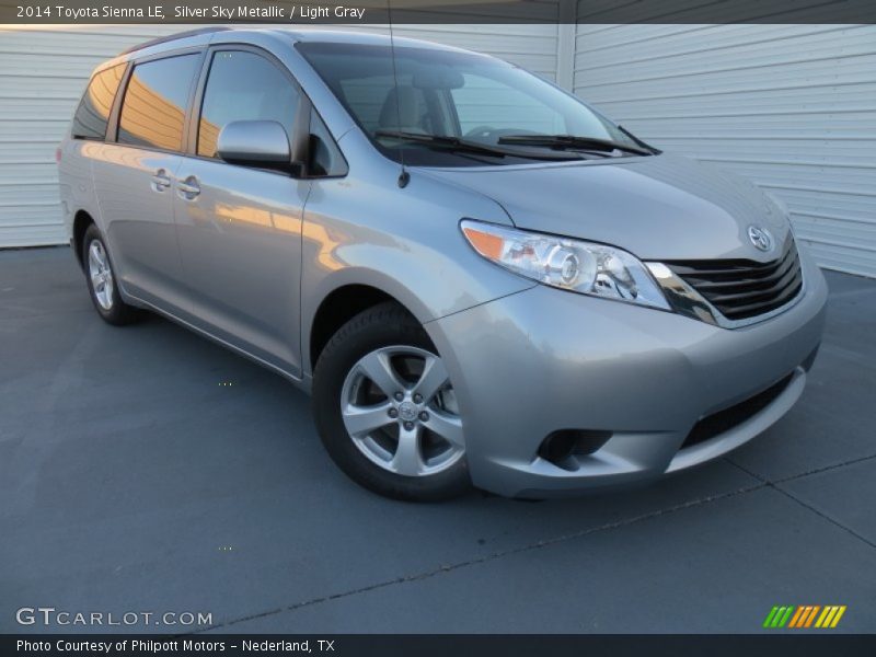 Front 3/4 View of 2014 Sienna LE