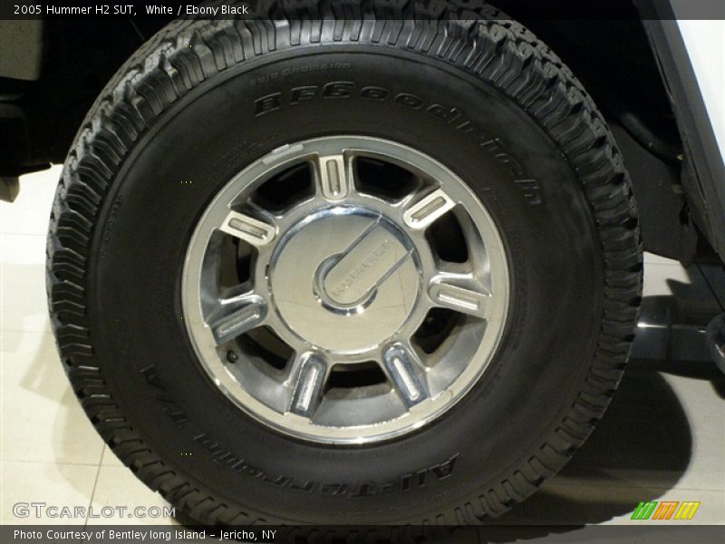 White / Ebony Black 2005 Hummer H2 SUT
