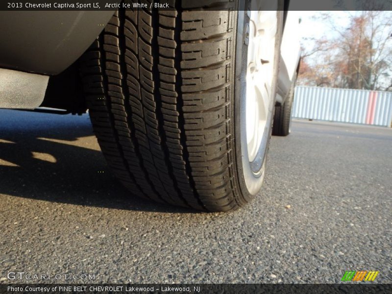 Arctic Ice White / Black 2013 Chevrolet Captiva Sport LS