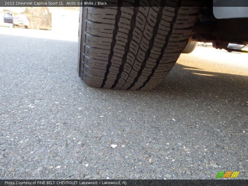 Arctic Ice White / Black 2013 Chevrolet Captiva Sport LS