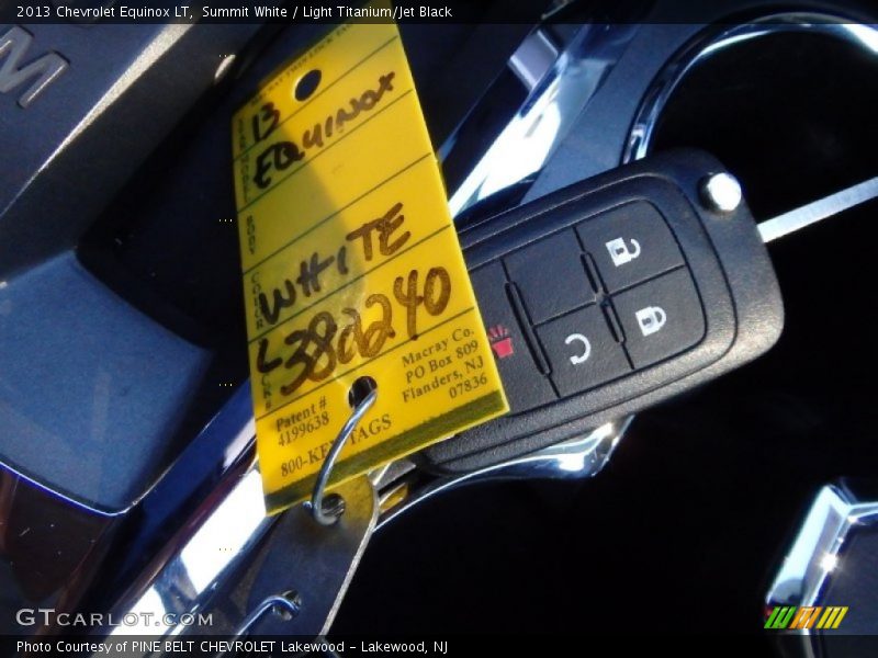 Summit White / Light Titanium/Jet Black 2013 Chevrolet Equinox LT