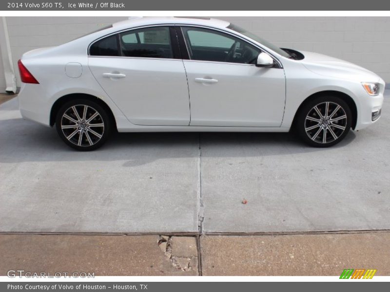 Ice White / Off Black 2014 Volvo S60 T5
