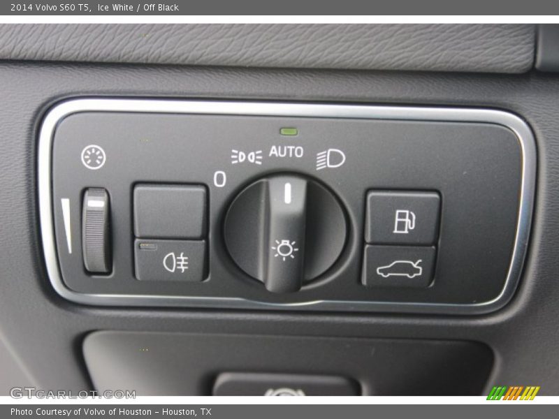 Ice White / Off Black 2014 Volvo S60 T5