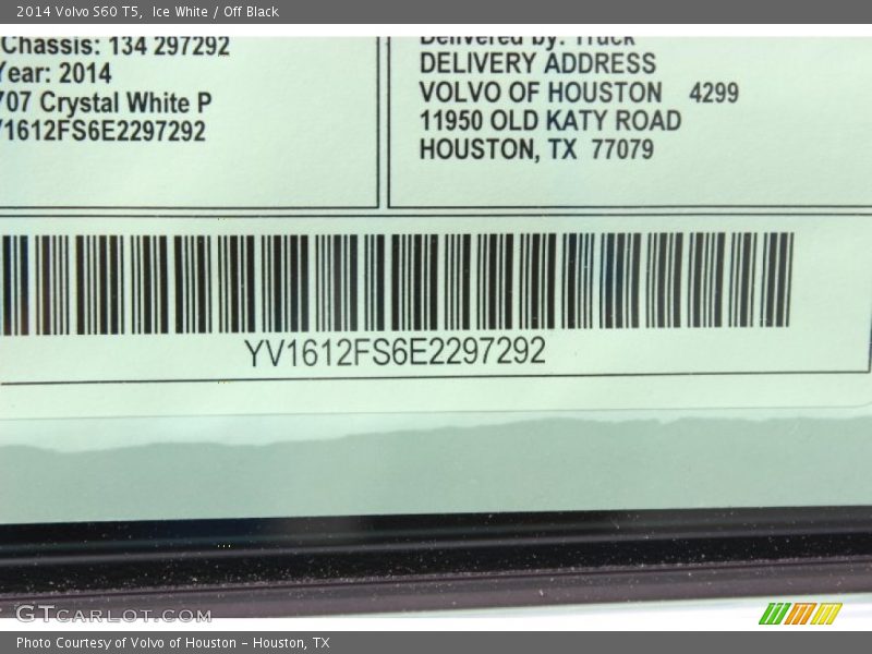 Ice White / Off Black 2014 Volvo S60 T5