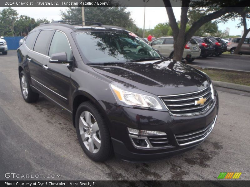 Front 3/4 View of 2014 Traverse LTZ
