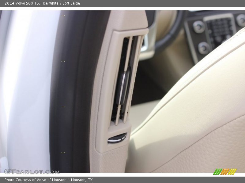 Ice White / Soft Beige 2014 Volvo S60 T5
