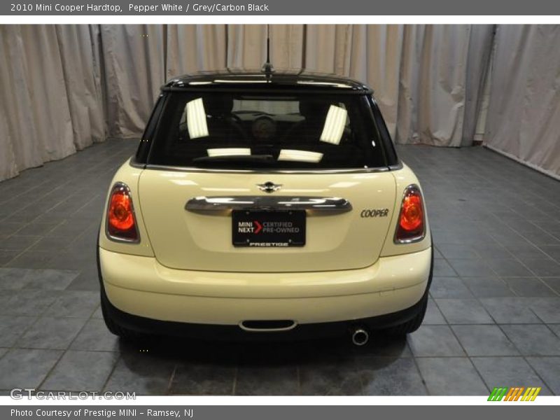 Pepper White / Grey/Carbon Black 2010 Mini Cooper Hardtop