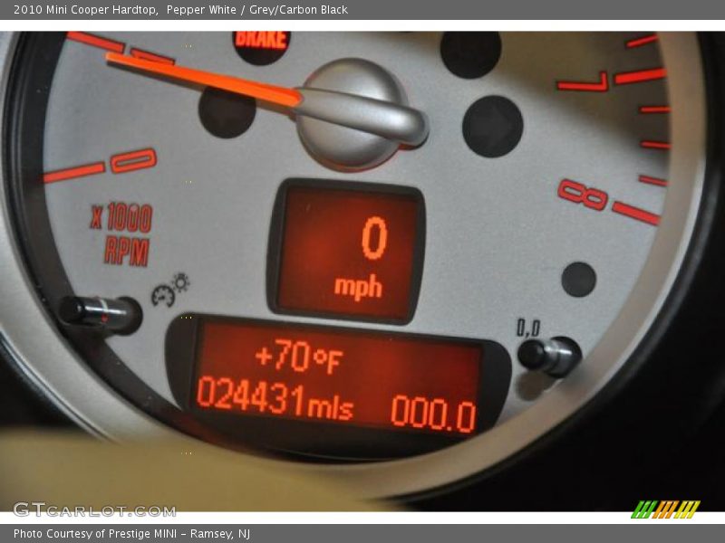 Pepper White / Grey/Carbon Black 2010 Mini Cooper Hardtop