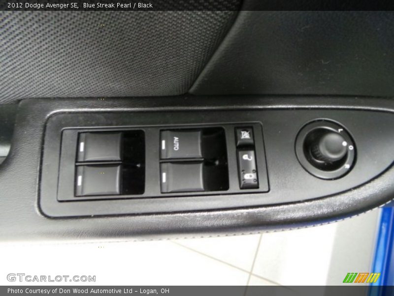 Blue Streak Pearl / Black 2012 Dodge Avenger SE