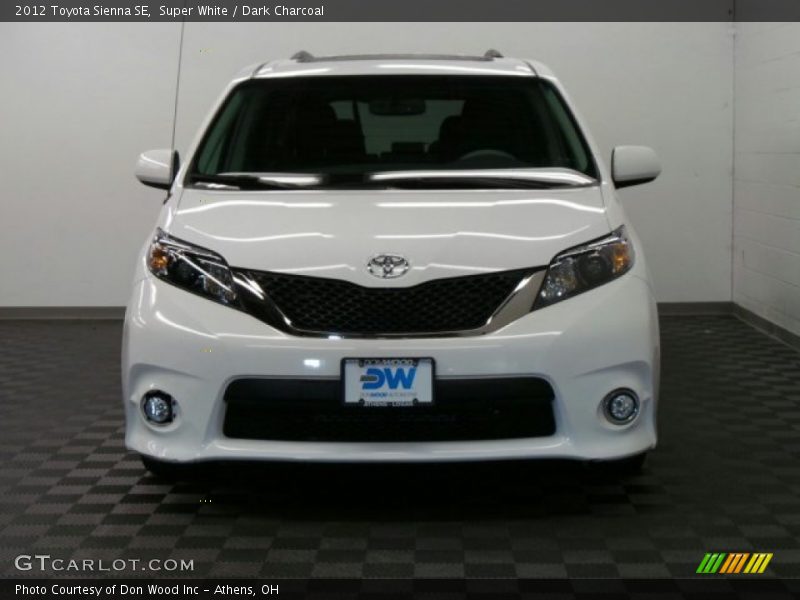 Super White / Dark Charcoal 2012 Toyota Sienna SE