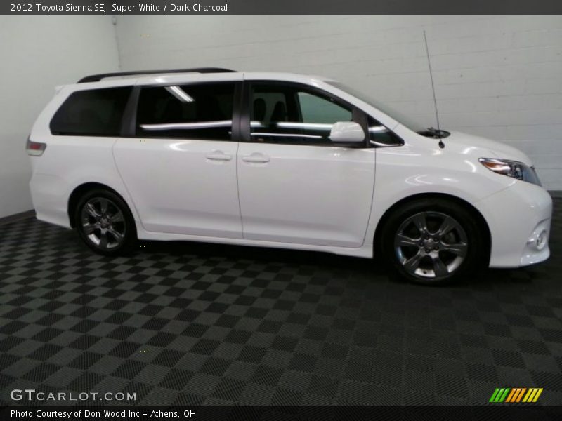 Super White / Dark Charcoal 2012 Toyota Sienna SE