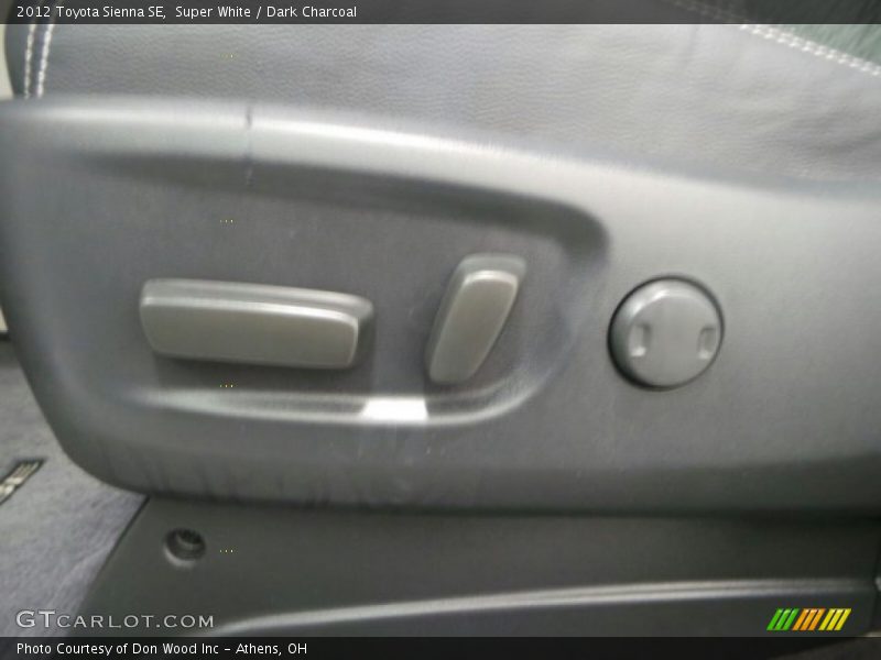 Super White / Dark Charcoal 2012 Toyota Sienna SE