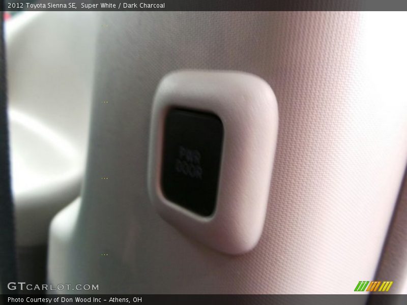 Super White / Dark Charcoal 2012 Toyota Sienna SE