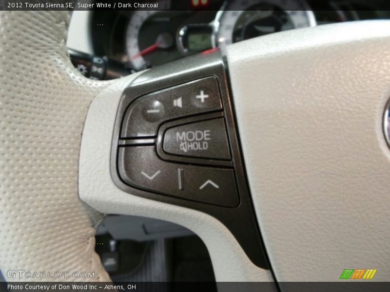 Super White / Dark Charcoal 2012 Toyota Sienna SE