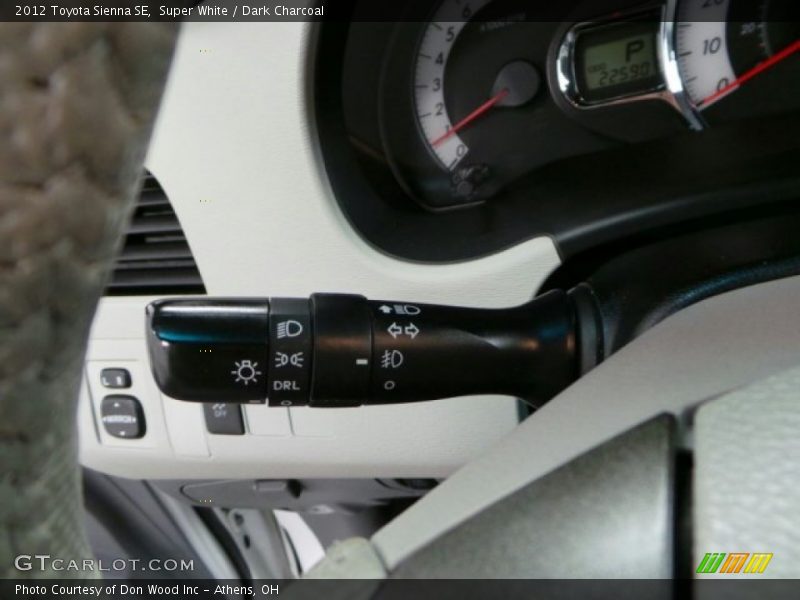 Super White / Dark Charcoal 2012 Toyota Sienna SE
