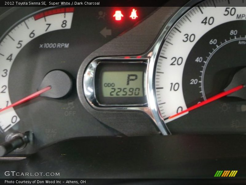 Super White / Dark Charcoal 2012 Toyota Sienna SE