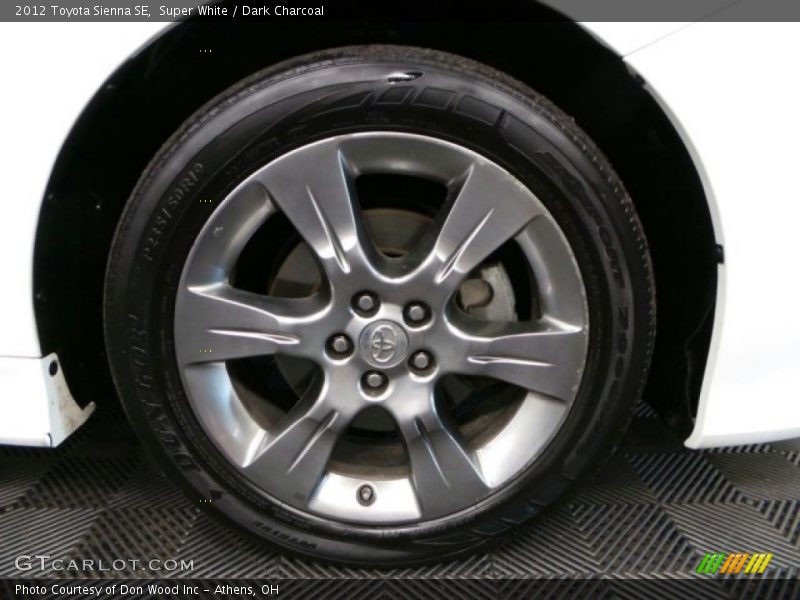 Super White / Dark Charcoal 2012 Toyota Sienna SE