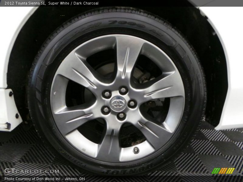 Super White / Dark Charcoal 2012 Toyota Sienna SE