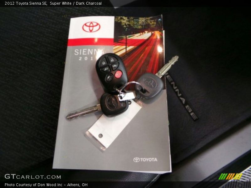Super White / Dark Charcoal 2012 Toyota Sienna SE