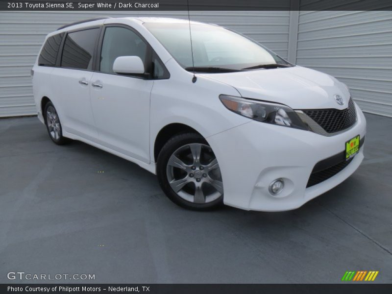 Super White / Dark Charcoal 2013 Toyota Sienna SE