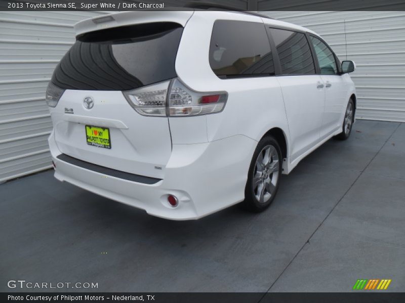 Super White / Dark Charcoal 2013 Toyota Sienna SE