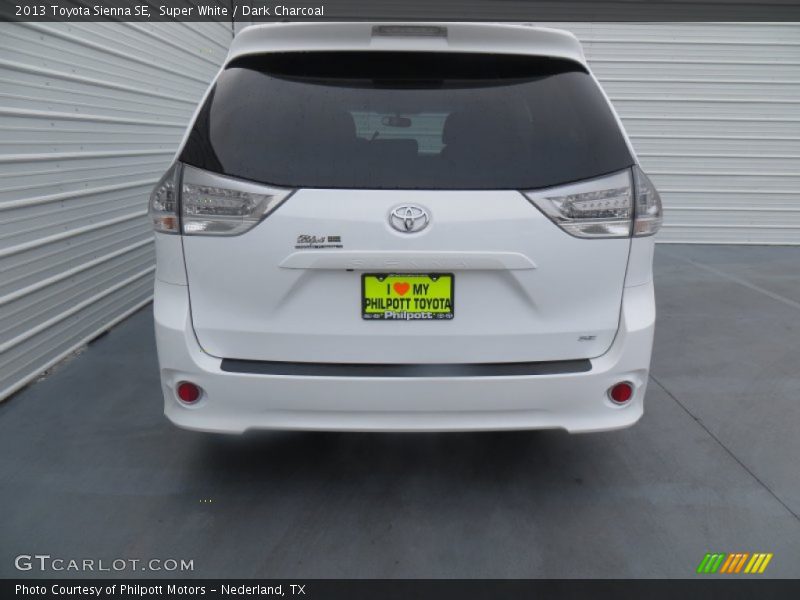 Super White / Dark Charcoal 2013 Toyota Sienna SE