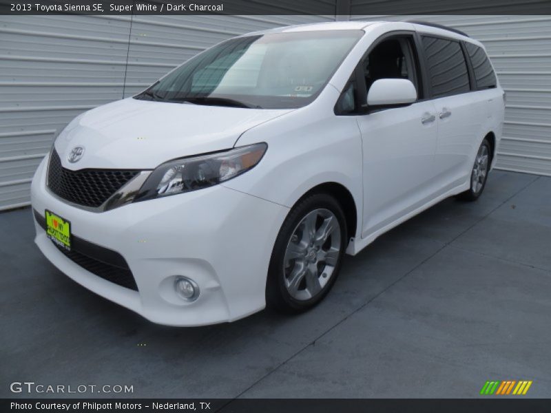 Super White / Dark Charcoal 2013 Toyota Sienna SE