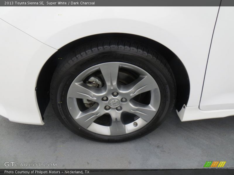Super White / Dark Charcoal 2013 Toyota Sienna SE