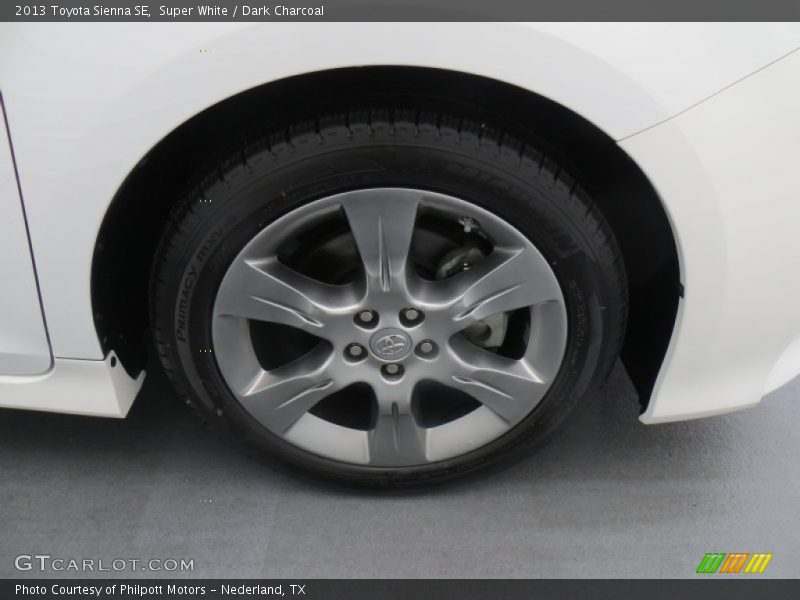Super White / Dark Charcoal 2013 Toyota Sienna SE