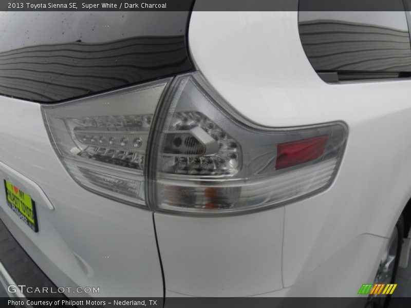 Super White / Dark Charcoal 2013 Toyota Sienna SE