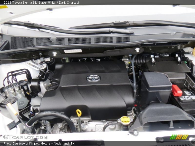 Super White / Dark Charcoal 2013 Toyota Sienna SE