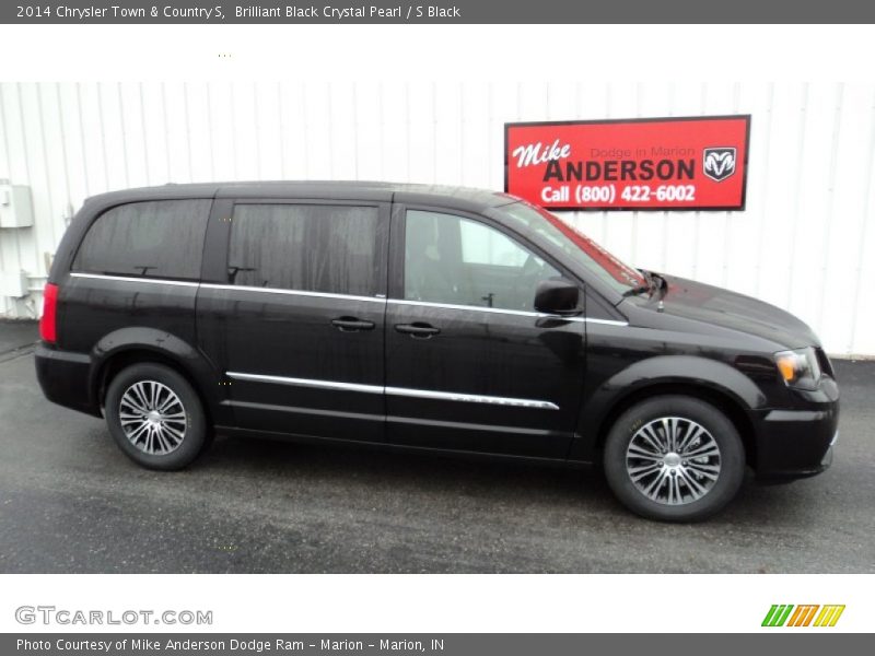 Brilliant Black Crystal Pearl / S Black 2014 Chrysler Town & Country S