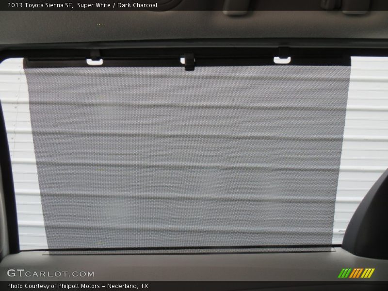 Super White / Dark Charcoal 2013 Toyota Sienna SE