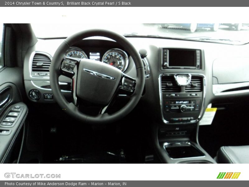 Brilliant Black Crystal Pearl / S Black 2014 Chrysler Town & Country S