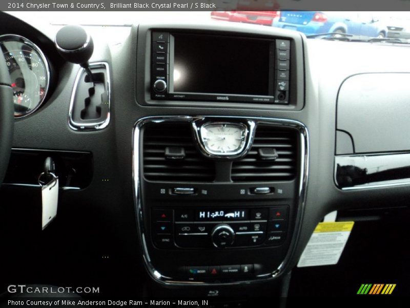 Brilliant Black Crystal Pearl / S Black 2014 Chrysler Town & Country S