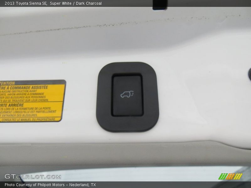 Super White / Dark Charcoal 2013 Toyota Sienna SE
