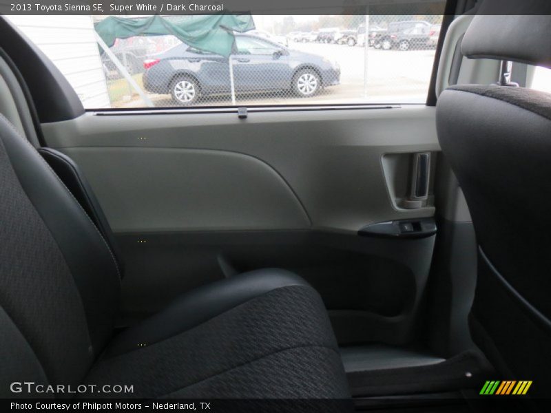Super White / Dark Charcoal 2013 Toyota Sienna SE