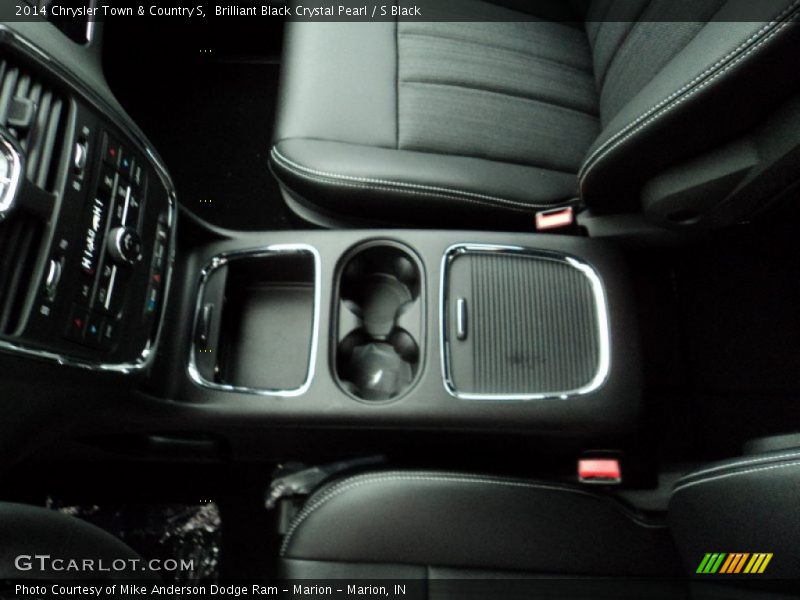 Brilliant Black Crystal Pearl / S Black 2014 Chrysler Town & Country S