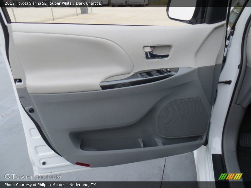 Super White / Dark Charcoal 2013 Toyota Sienna SE