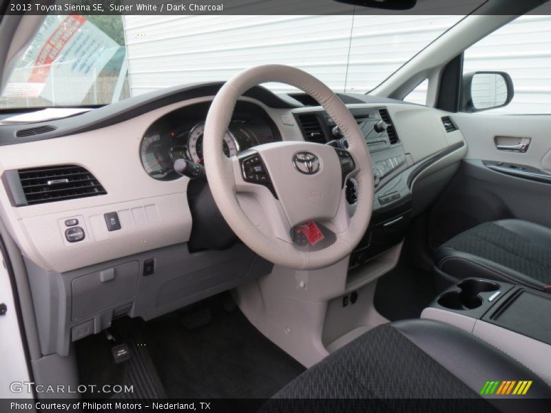 Super White / Dark Charcoal 2013 Toyota Sienna SE