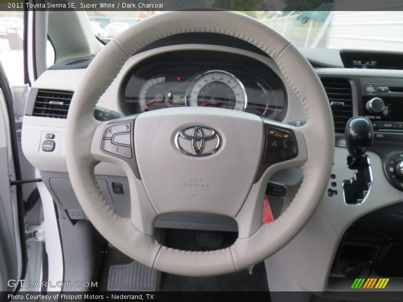 Super White / Dark Charcoal 2013 Toyota Sienna SE