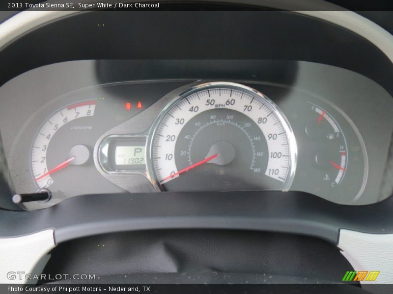Super White / Dark Charcoal 2013 Toyota Sienna SE