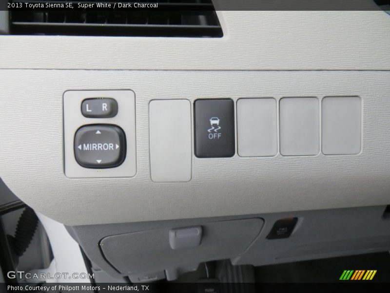 Super White / Dark Charcoal 2013 Toyota Sienna SE