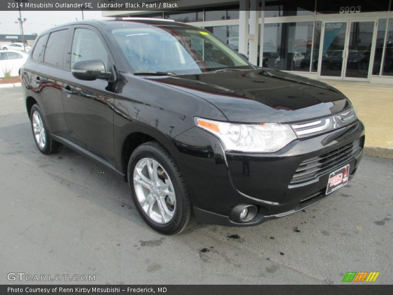 Labrador Black Pearl / Black 2014 Mitsubishi Outlander SE