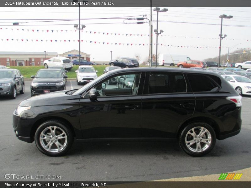  2014 Outlander SE Labrador Black Pearl