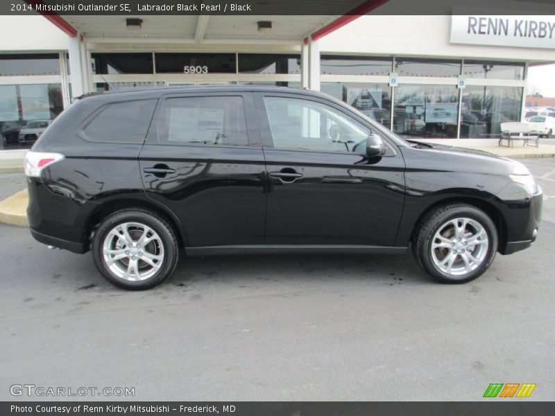 Labrador Black Pearl / Black 2014 Mitsubishi Outlander SE