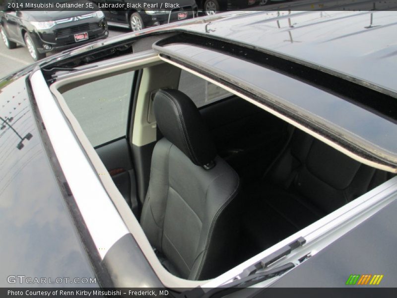 Sunroof of 2014 Outlander SE