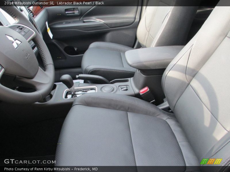 Labrador Black Pearl / Black 2014 Mitsubishi Outlander SE