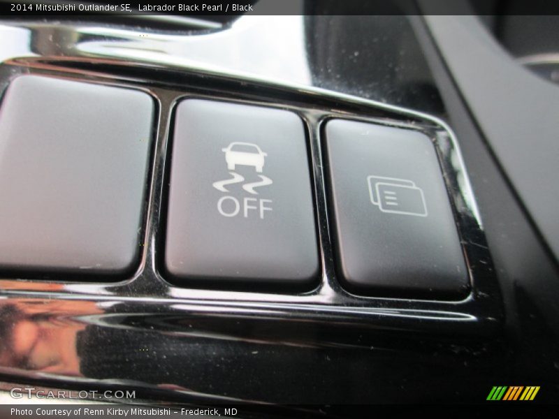 Labrador Black Pearl / Black 2014 Mitsubishi Outlander SE